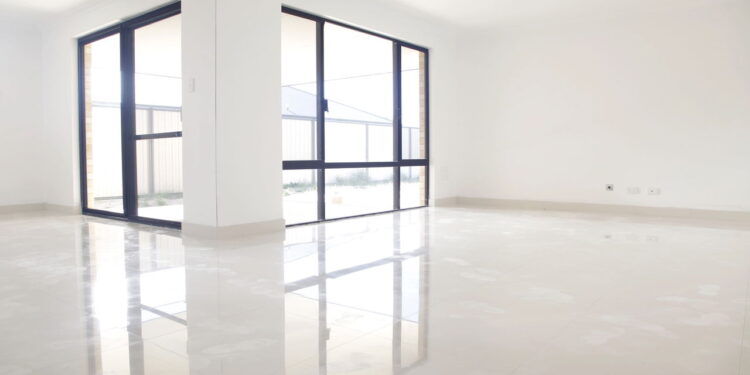 O truque simples que deixa seu porcelanato brilhando por anos