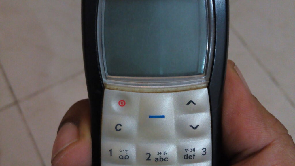 O rei da simplicidade! O quanto vale o clássico Nokia 1100 em 2025