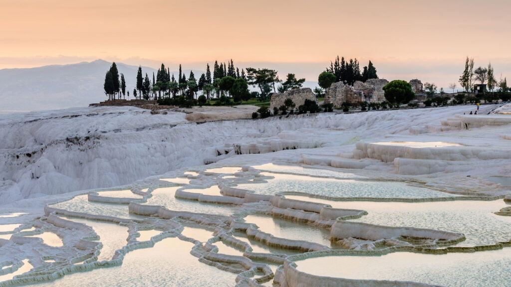Pamukkale o paraíso branco da Turquia que você precisa ver