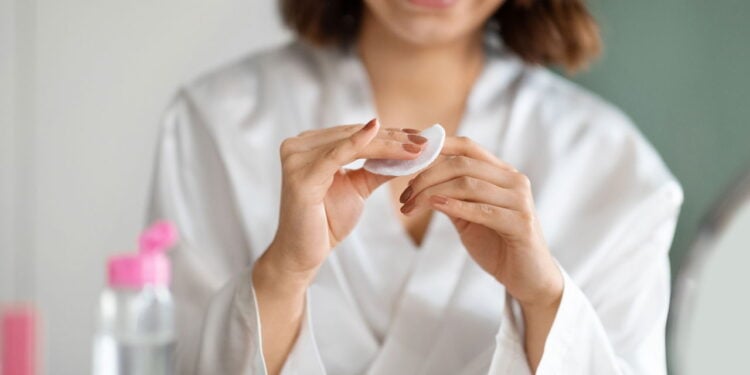 Diga adeus à acetona! Aprenda como tirar o esmalte naturalmente