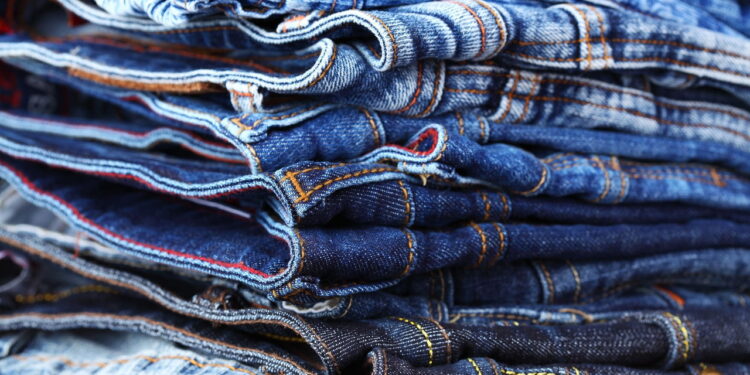 Calça jeans (Créditos: depositphotos.com / brebca)