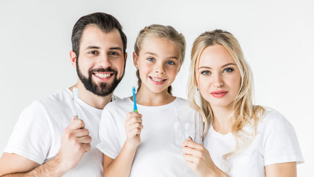 O que fazer para seus dentes pararem de amarelar? A verdade revelada