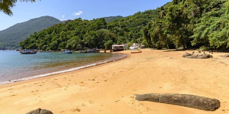 Essa praia isolada virou o novo refúgio de quem ama natureza