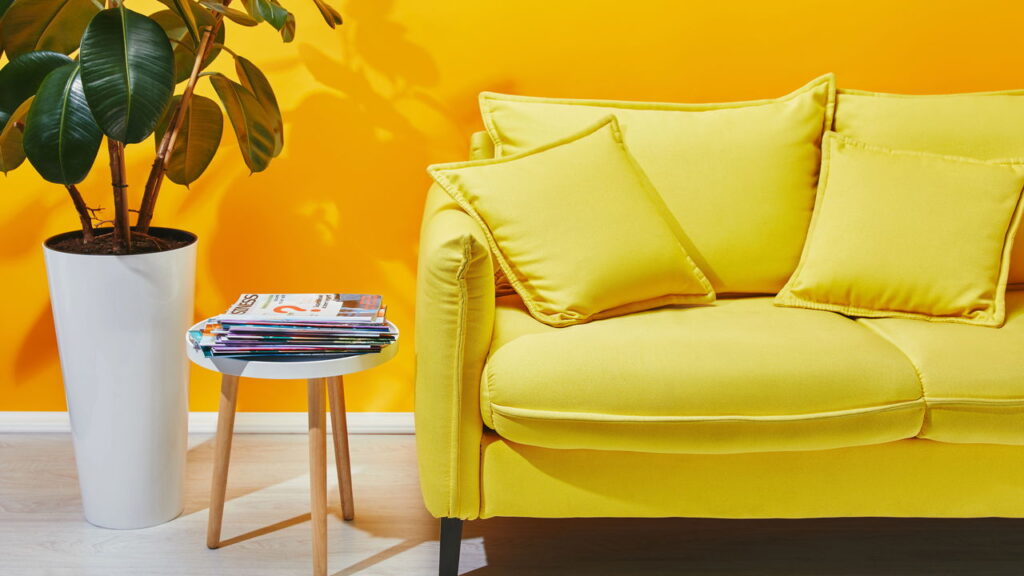 Amarelo manteiga é a nova tendência para decorar sua casa em 2025!
