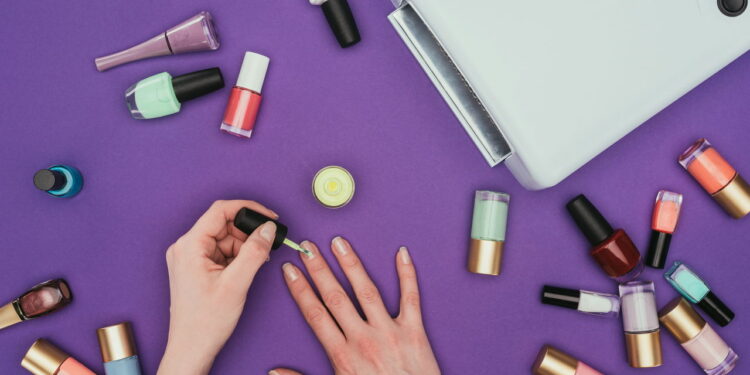 Solteira ou casada? A cor das suas unhas pode contar antes de você dizer