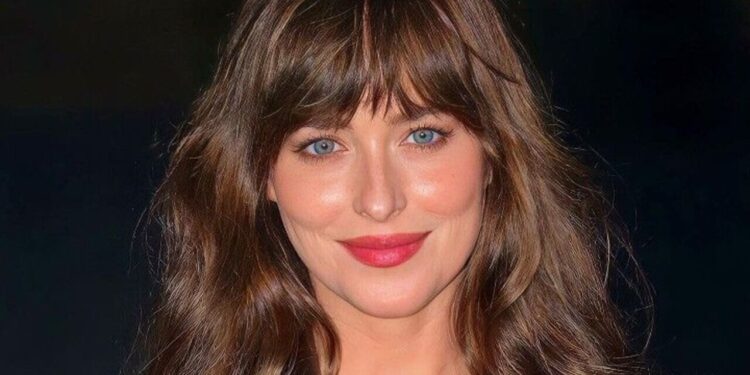 O corte de Dakota Johnson que virou tendência em 2025