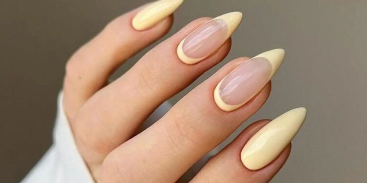 Do básico ao chic! Unhas Amarelo Manteiga para todos os estilos